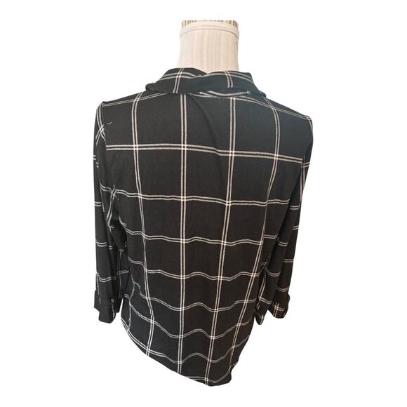 Black & White Plaid Button Down Size M - Picture 2 of 2